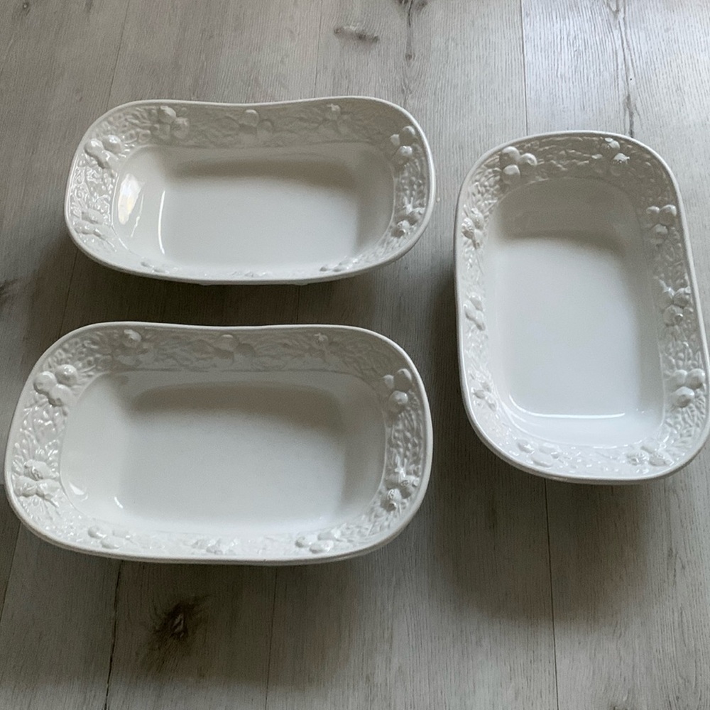 CWC Italy White Large 13 3/8” Pottery Embossed With Fruit Serving Dish set of‎ 3